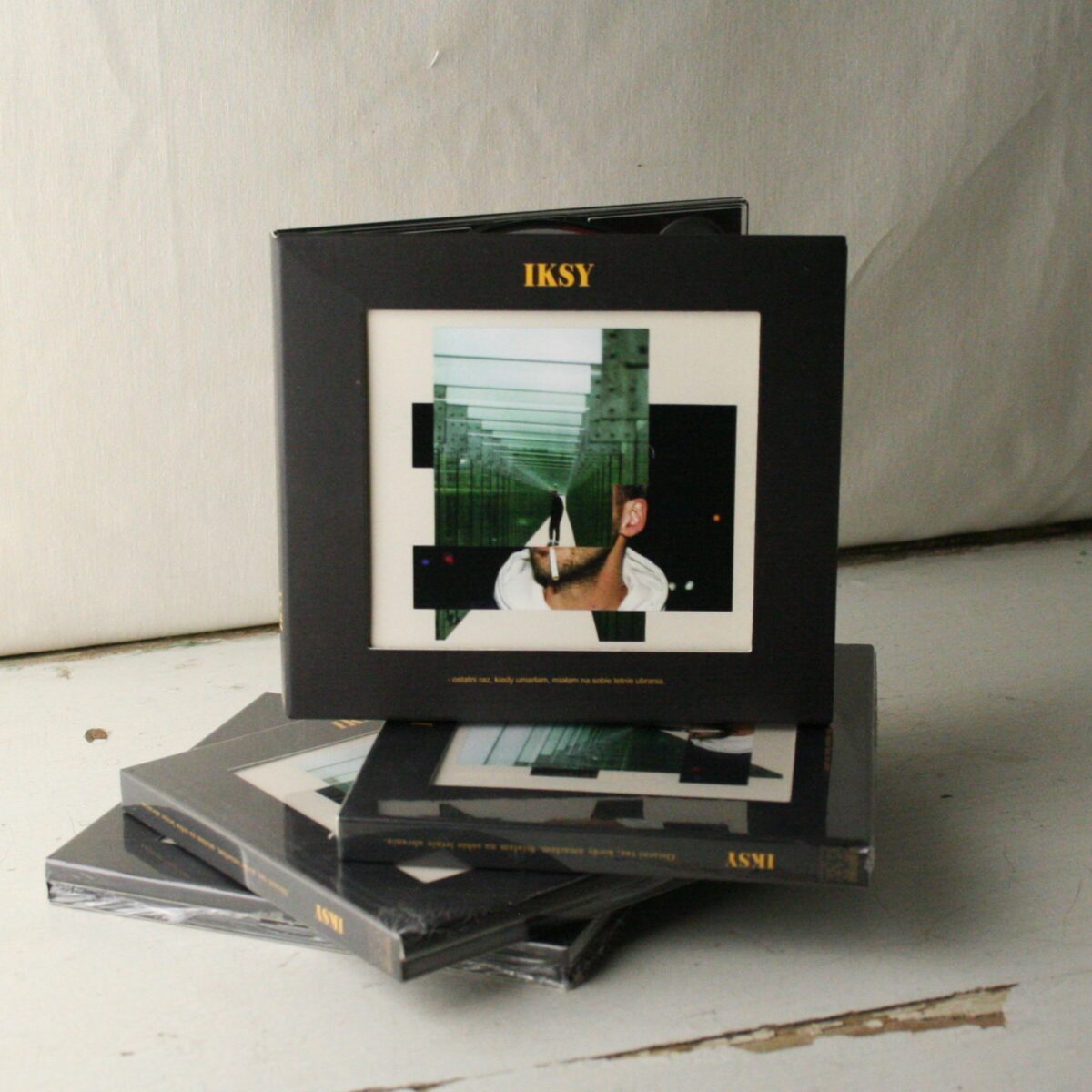 <b> IKSY – OSTATNI RAZ, KIEDY UMARŁAM, MIAŁAM NA SOBIE LETNIE UBRANIA </b><br> CD, 2024