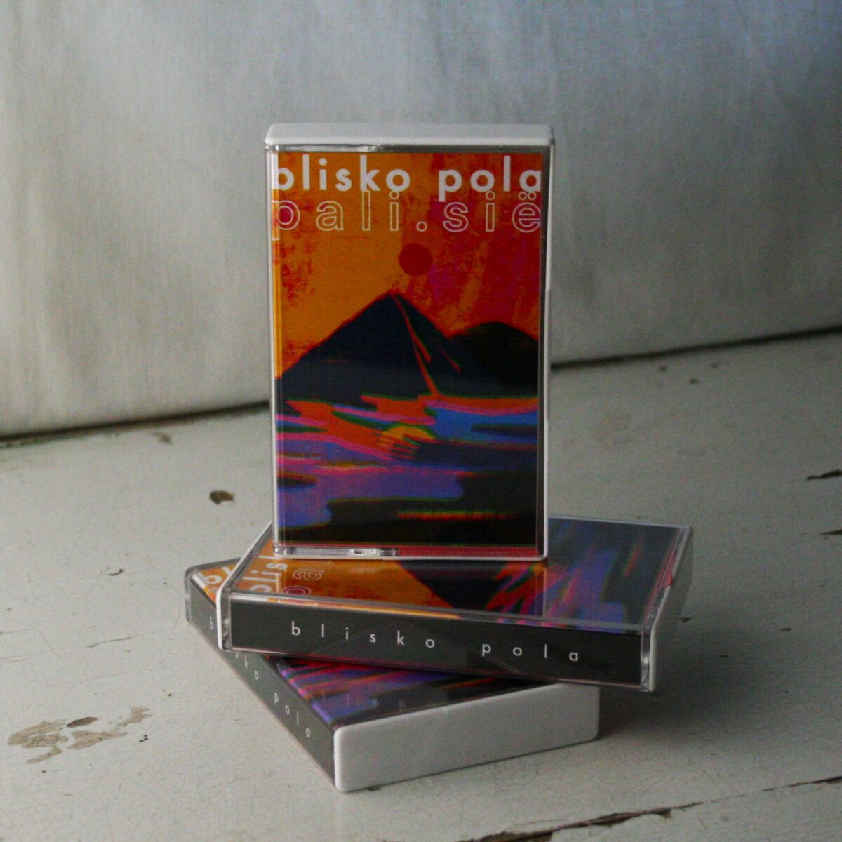 <b> BLISKO POLA - PALI SIĘ </b><br> MC, 2024